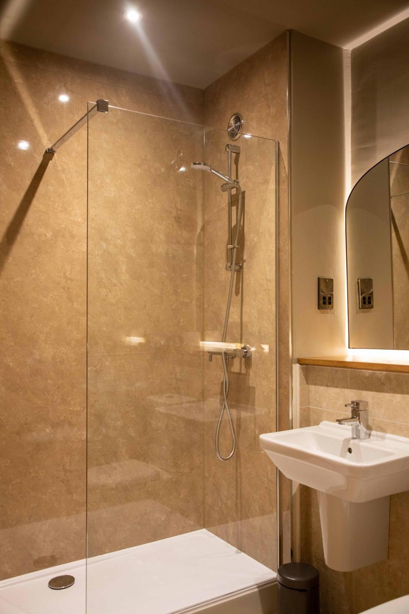 קלקהיטון Healds Hall Hotel מראה חיצוני תמונה